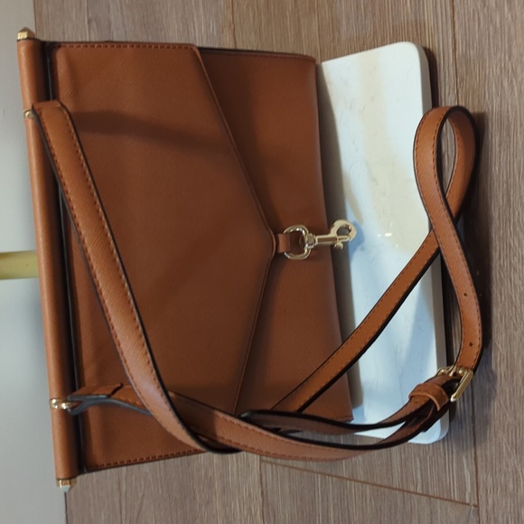 LIONEL BRITTANY | NWT Crossbody vegan leather handbag, dual pocket black purse - Picture 5 of 8